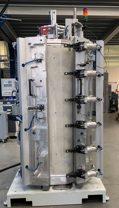 PUR Schäumstation zur thermischen Isolierung von Warmwasserspeichern